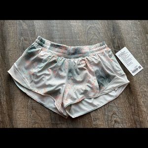 Lululemon NWT Hotty Hot Reflective 2.5”